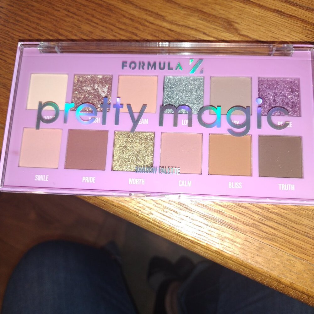 BRAND NEW FORMULA BRAND EYESHADOW PALETTE